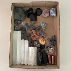 Mixed crystals, rough stones, selenite, copper, etc.
