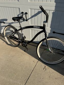 Génesis seven speed Beach cruiser. Has no brakes. Missing Daughter and shifter.