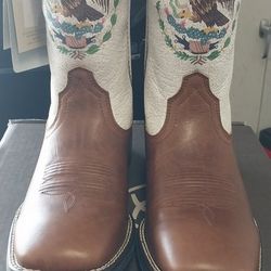 NEW AND BOX MENS ARIAT BOOTS SZ 9.