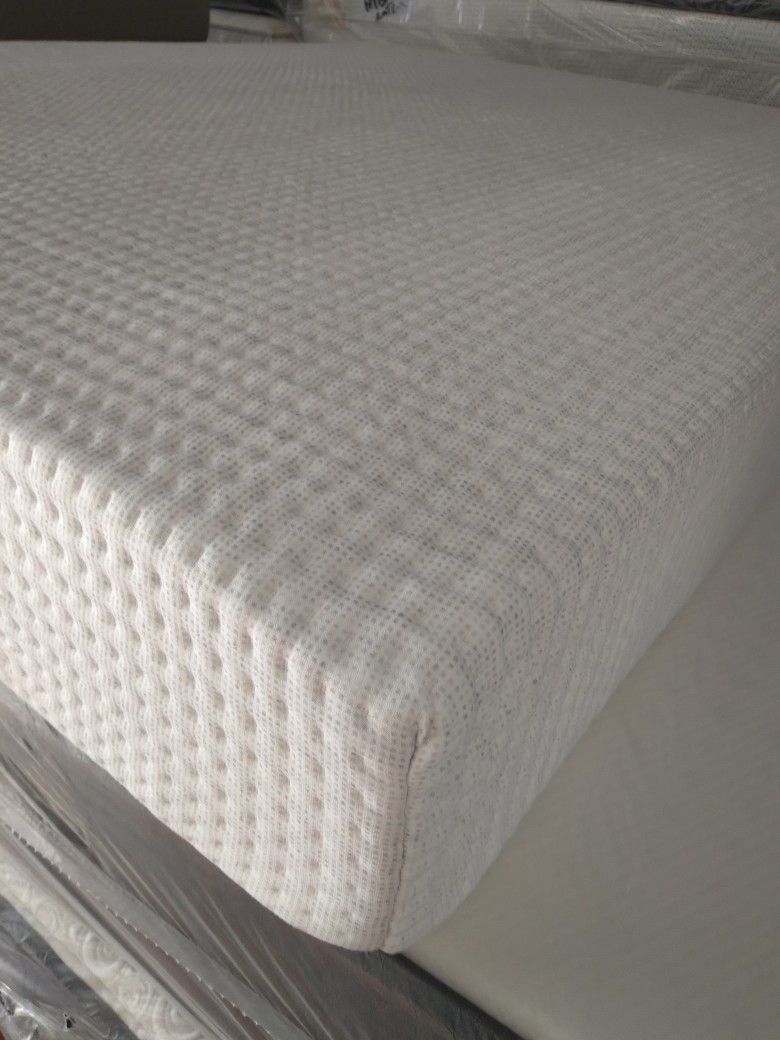 Queen Size Mattress Memory Foam Set, Warehouse