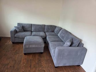 New Gray Sectional Couch with Ottoman! Free Delivery 🚚!