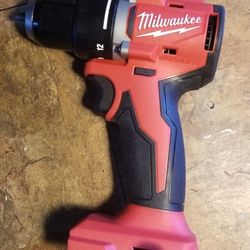MILWAUKEE M18 BRUSHLESS 1/2 INCH DRILL DRIVER (NEW)