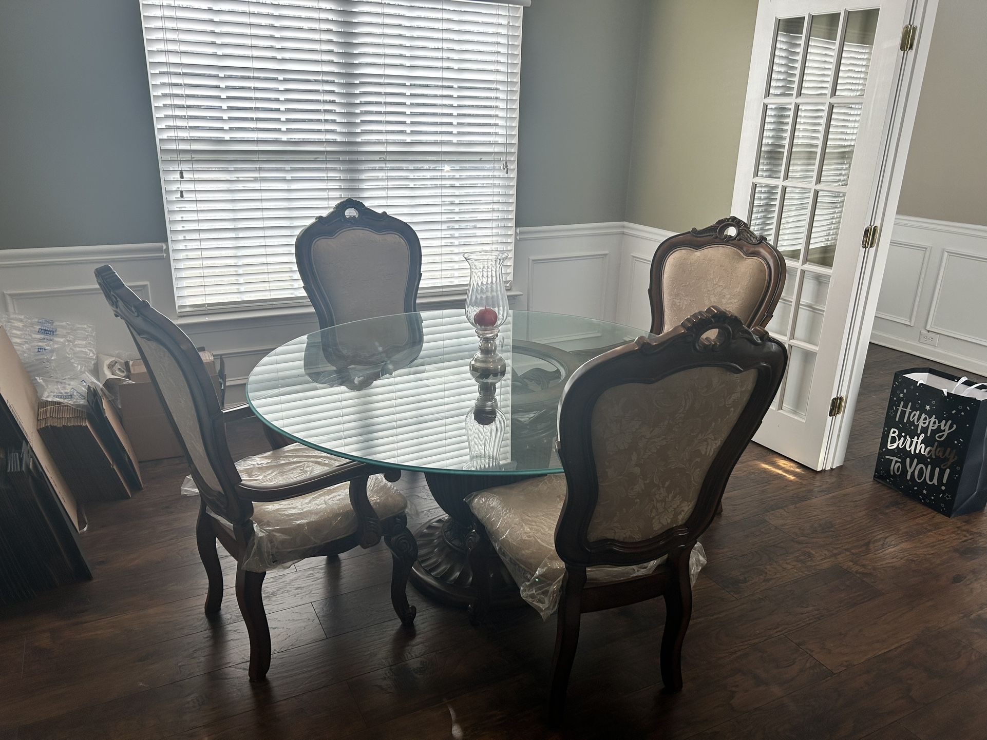 Round Glass Top Dining Table + 4 Chairs – Solid Wood, Elegant Design