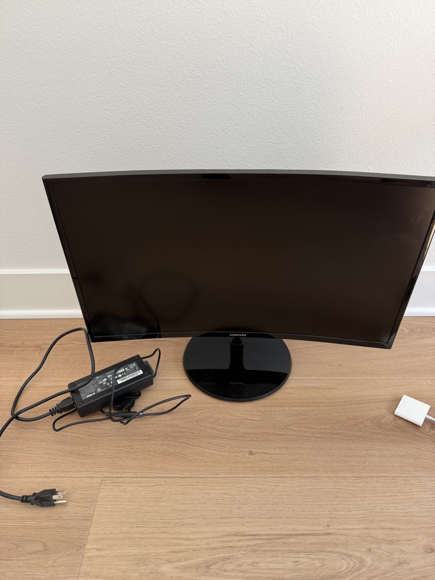 Samsung 27” Curved Monitor