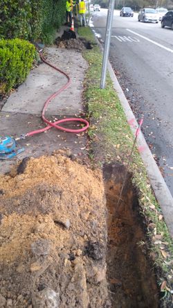 Se hacen cruces de calles o banquetas para meter servios de agua o cable o gas
