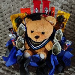 Graduation Gift Basket/Canasta de regalo de graduación
