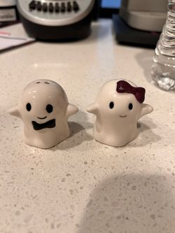 Halloween ghost salt & pepper shaker (tiny)