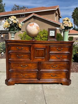Solid Wood 8 Drawer Dresser Chest of Drawers Furniture Good Condition