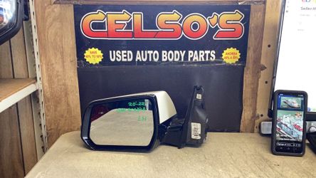 20 22 GMC Acadia LH Mirror W/Camera Blind Spot OEM . white