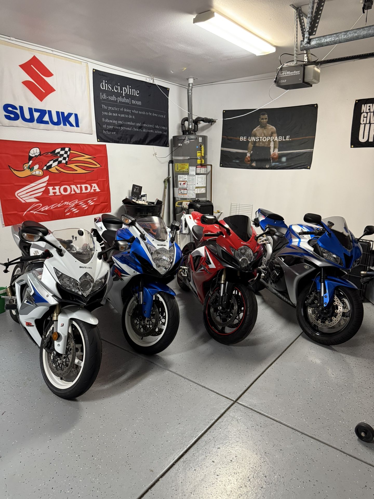 Suzuki Gsxr 600cc And Cbr600rr