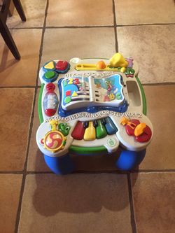 Baby play table like new works perfect