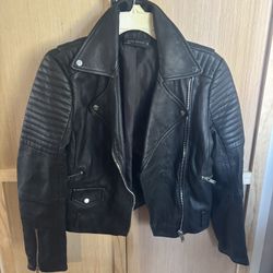 Woman’s Large Zara Zipper Up Black Jacket