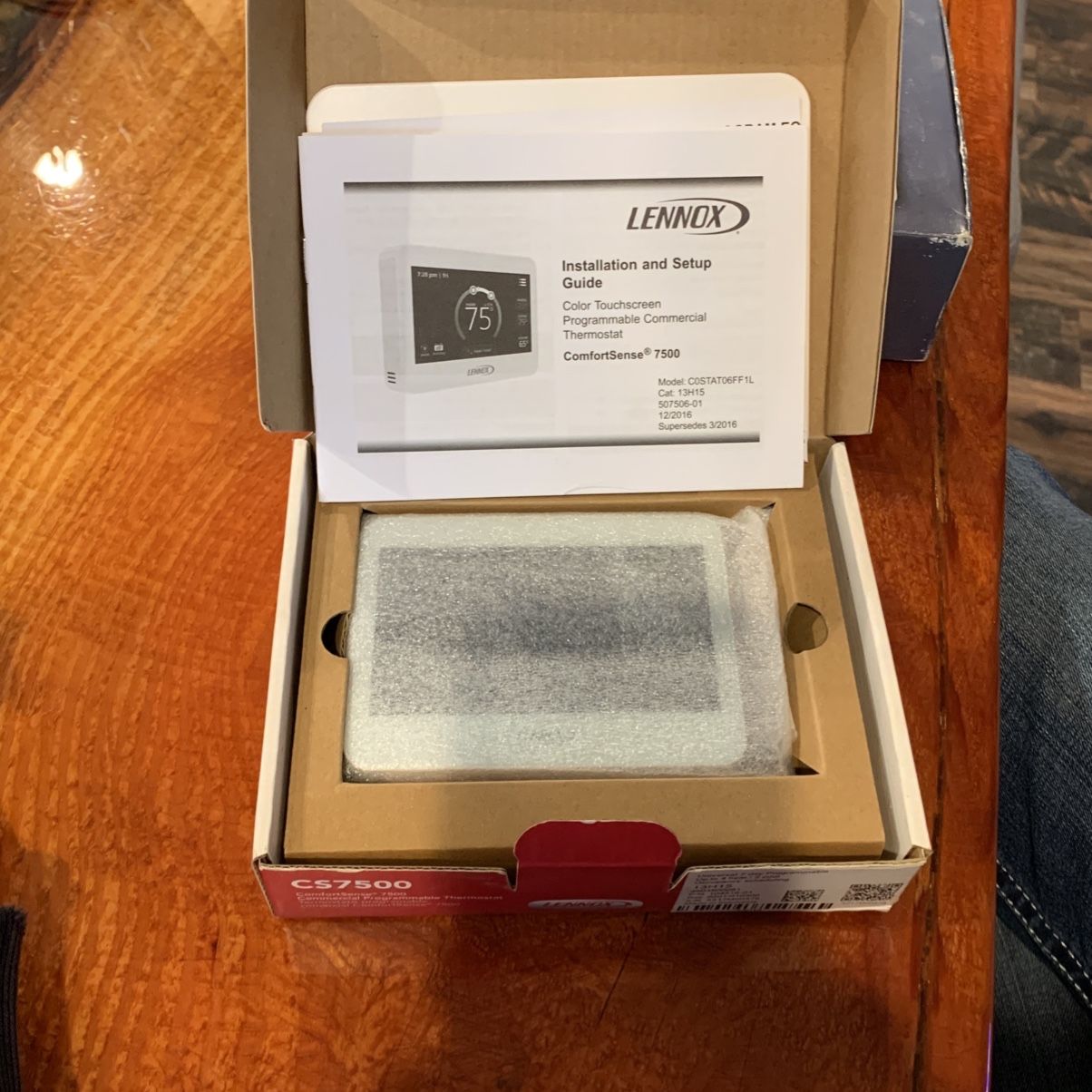 Lennox Comfort Sense 7500 Thermostat CS7500