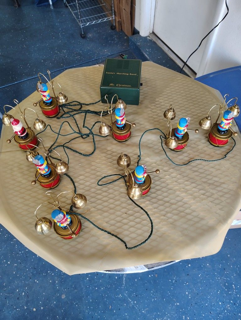 Mr Christmas Santas Marching Band