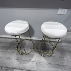 2 Bar Stools Need Gone Asap