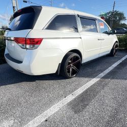 FOR SALE. 2014 Honda Odis
