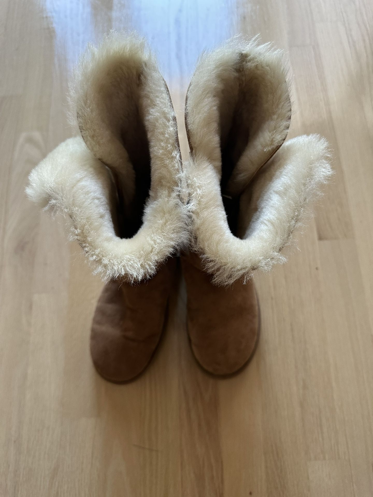 UGG Button Boots Light Brown Color Sheepskin Size 8