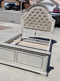 Bed queen size