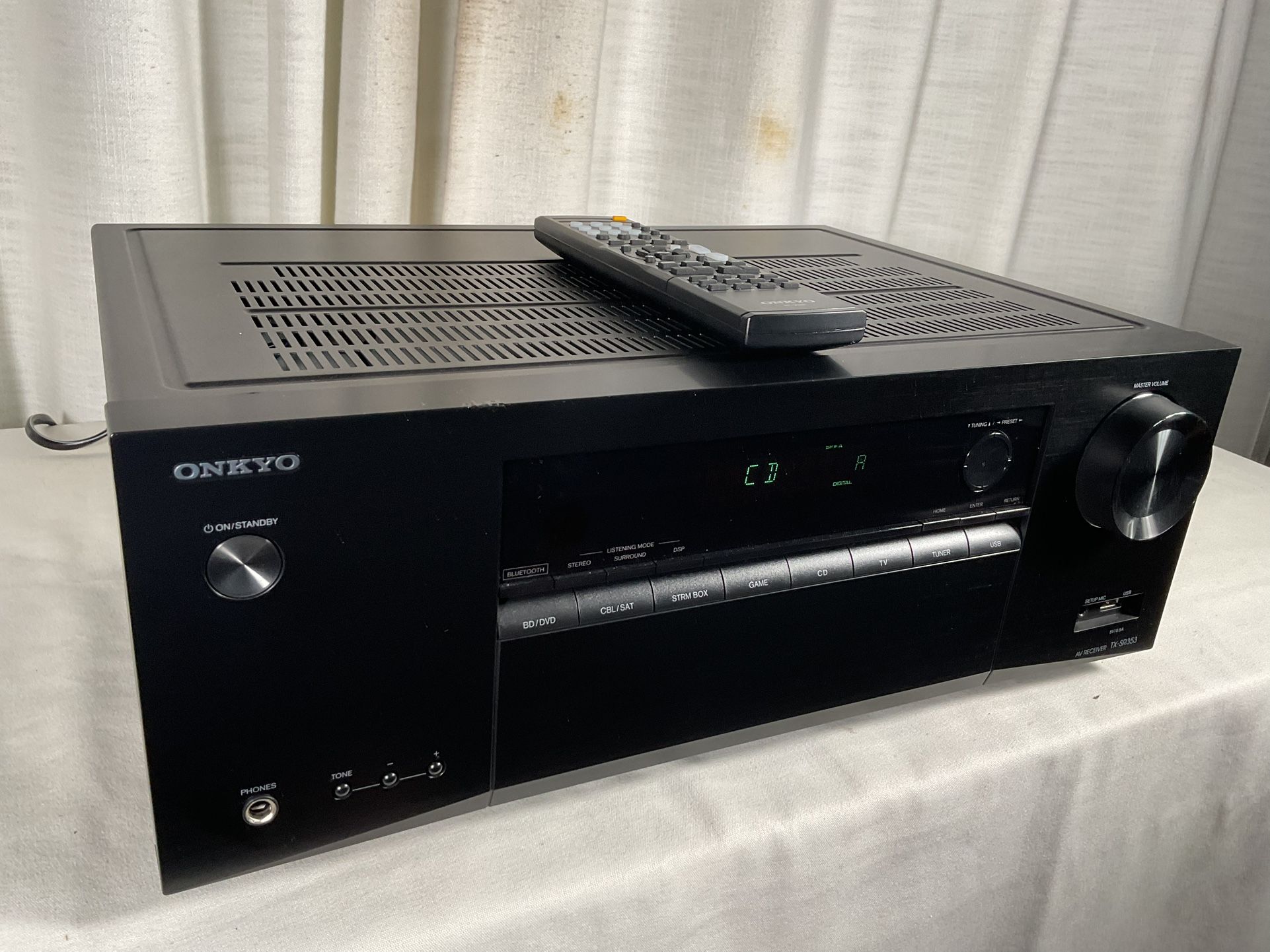 Onkyo TX SR353 Receiver With Remote 