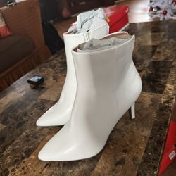 SIZE 8 pointy toe booties