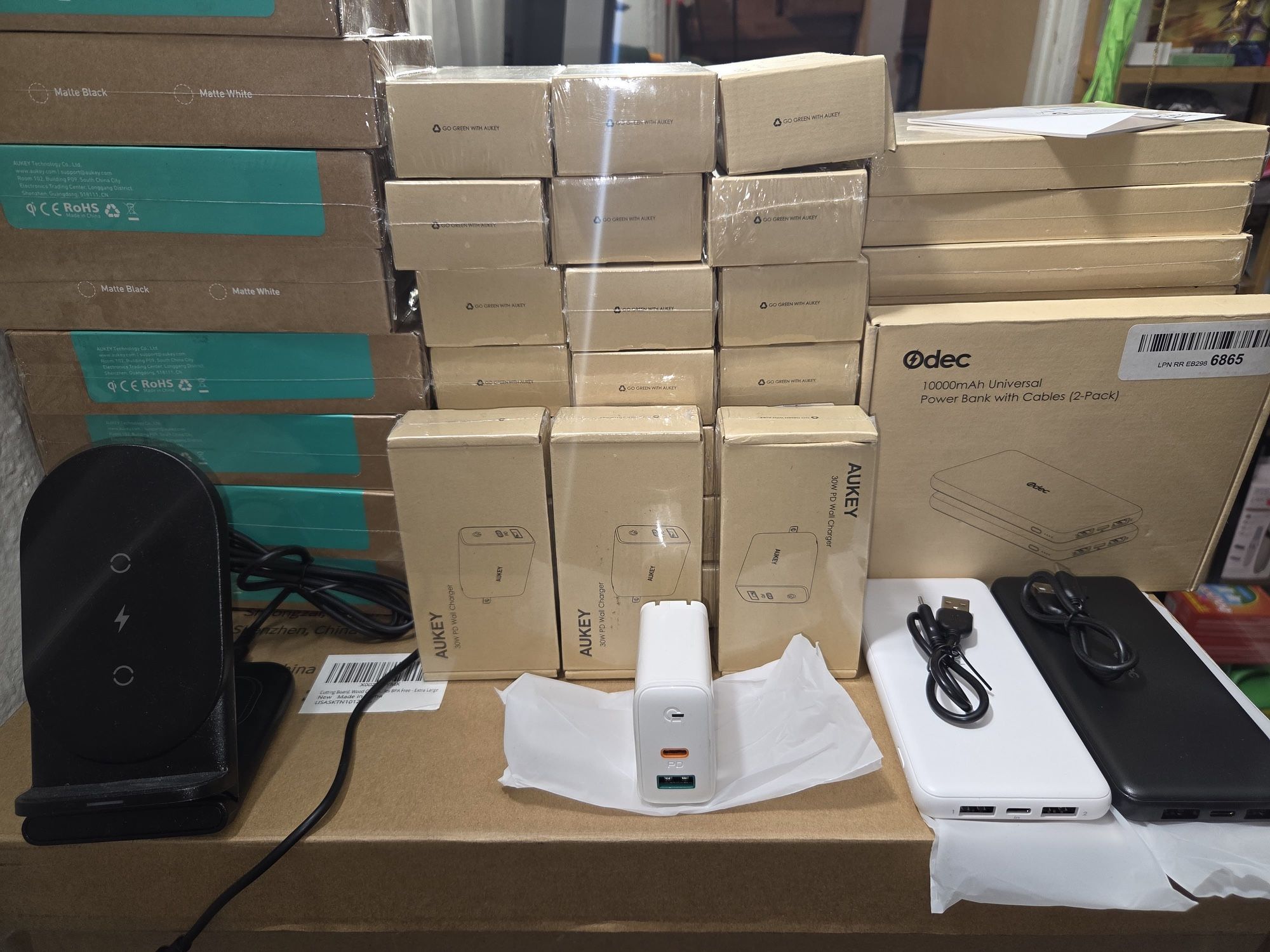 22 power Bank with cables 2 pack /10 wireless charging Stand /24 pd Wall chargen todo nuevo 200 dolares por todo ve ve