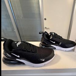 Nike Women’s Air Max 270 Fits Size 9 In Women Size 8 In men 