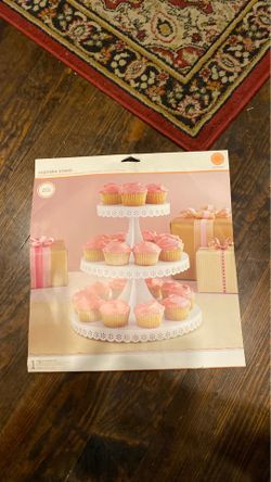 Martha Stewart’s cupcake stand