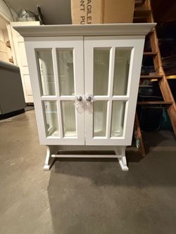 Bathroom cabinet
