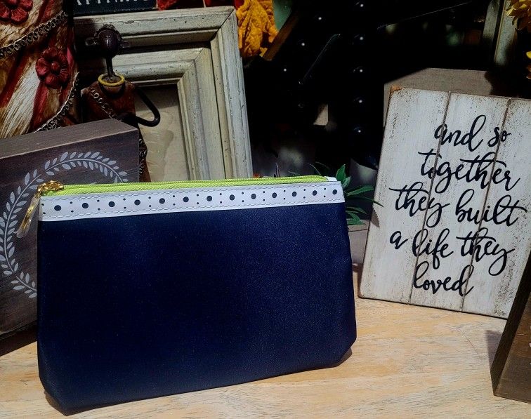 Estee Lauder Navy and White Zipper Pouch