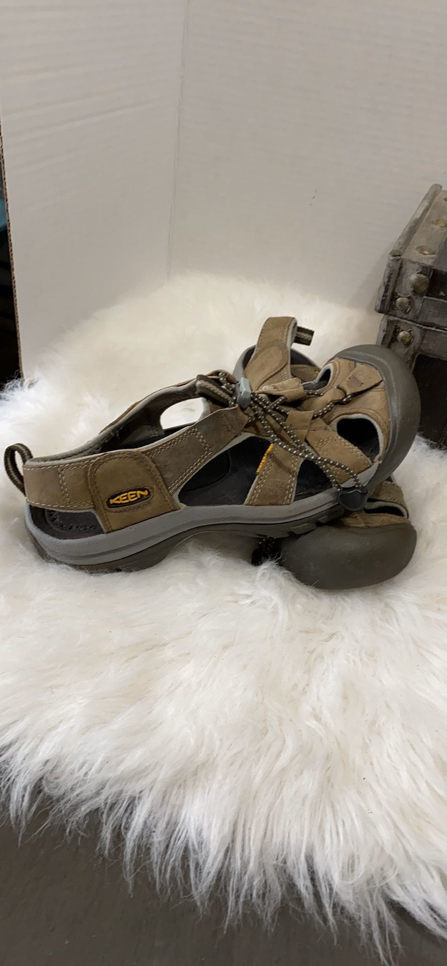 KEEN women’s brown leather Sandals sz 7.5