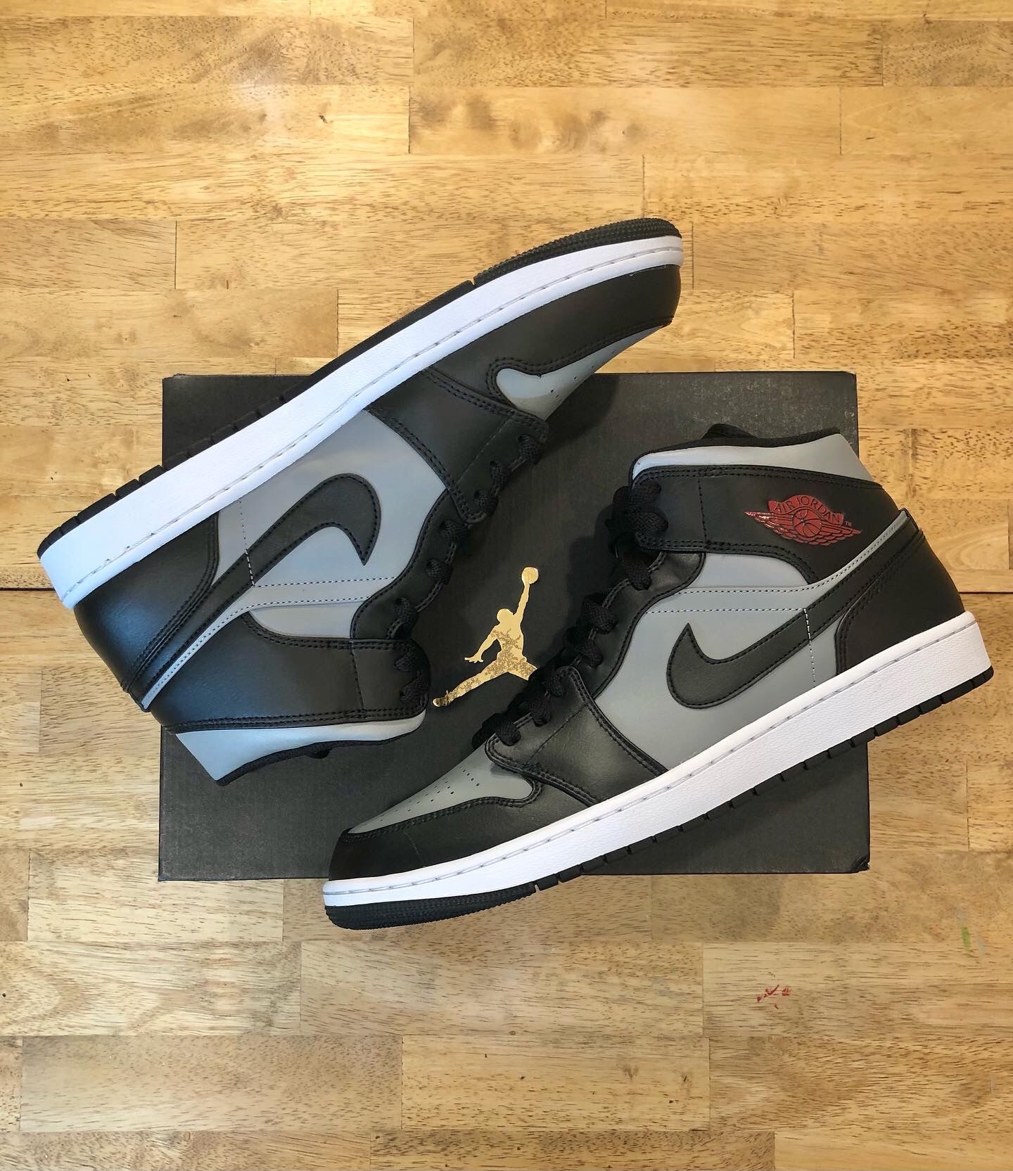 Jordan 1 Shadow Red(SIZES:8,9,13 Deadstock)