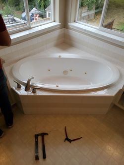 Jacuzzi Jetted Tub Like New 42x72