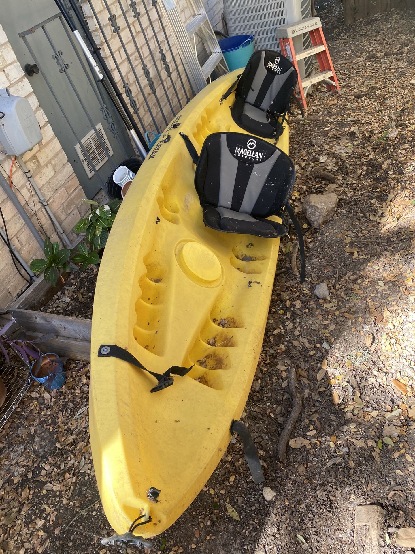 2 seater kayak w/ seats & paddles