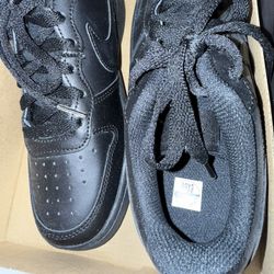 Boy's nike air forces