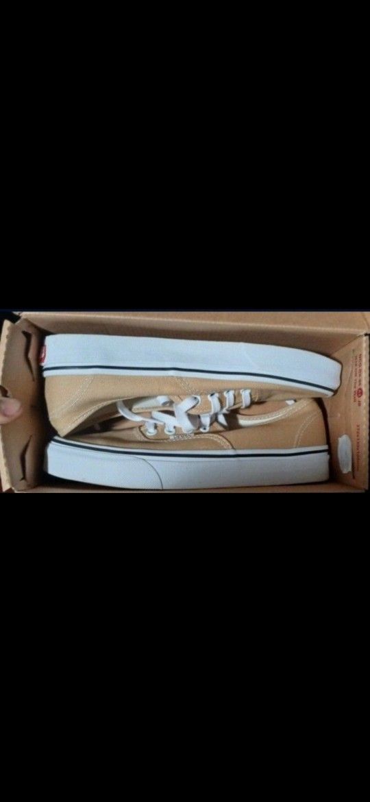 VANS....SIZE 7 WOMANS ....NEW!!!...NO TRADE