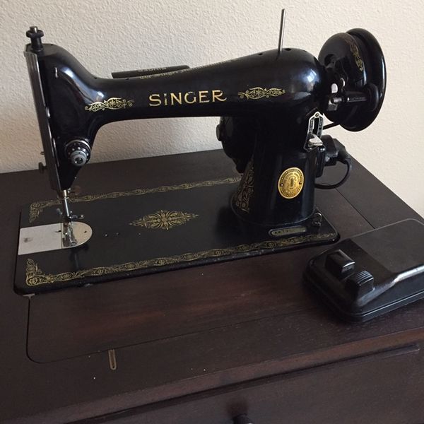 1952 Singer Sewing Machine 66-18 With Reverse. Recently Serviced