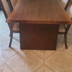 Solid Dining Room Table And 4 Chairs