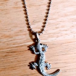 Beautiful ❤️ Silver Sterling Steel Lizard 🦎 Necklace 🎁🎁🎁