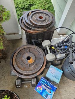 Olympic plates weights. 4-45 lbs
2-35 lbs
1-25 lbs