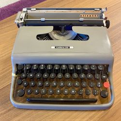 Restored Olivetti Lettera 22 Typewriter