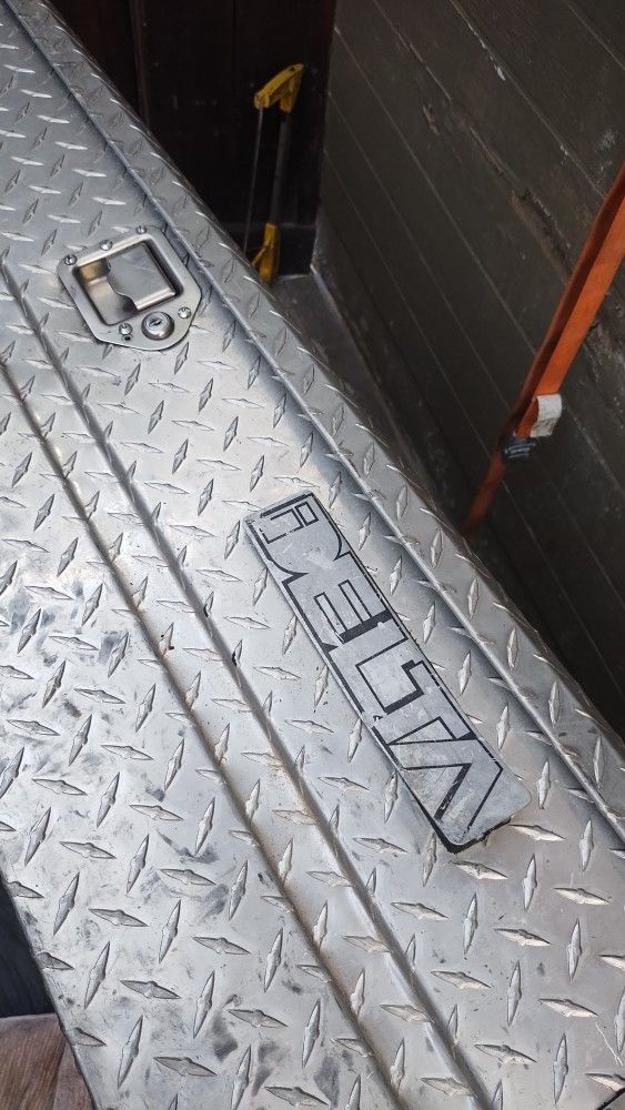 DELTA TOOL BOX