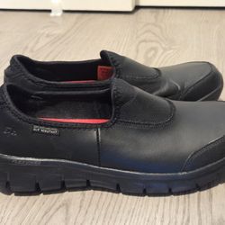Size 9 Women Skechers NON SLIP LEATHER SHOES