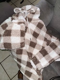 Women’s medium sweaters