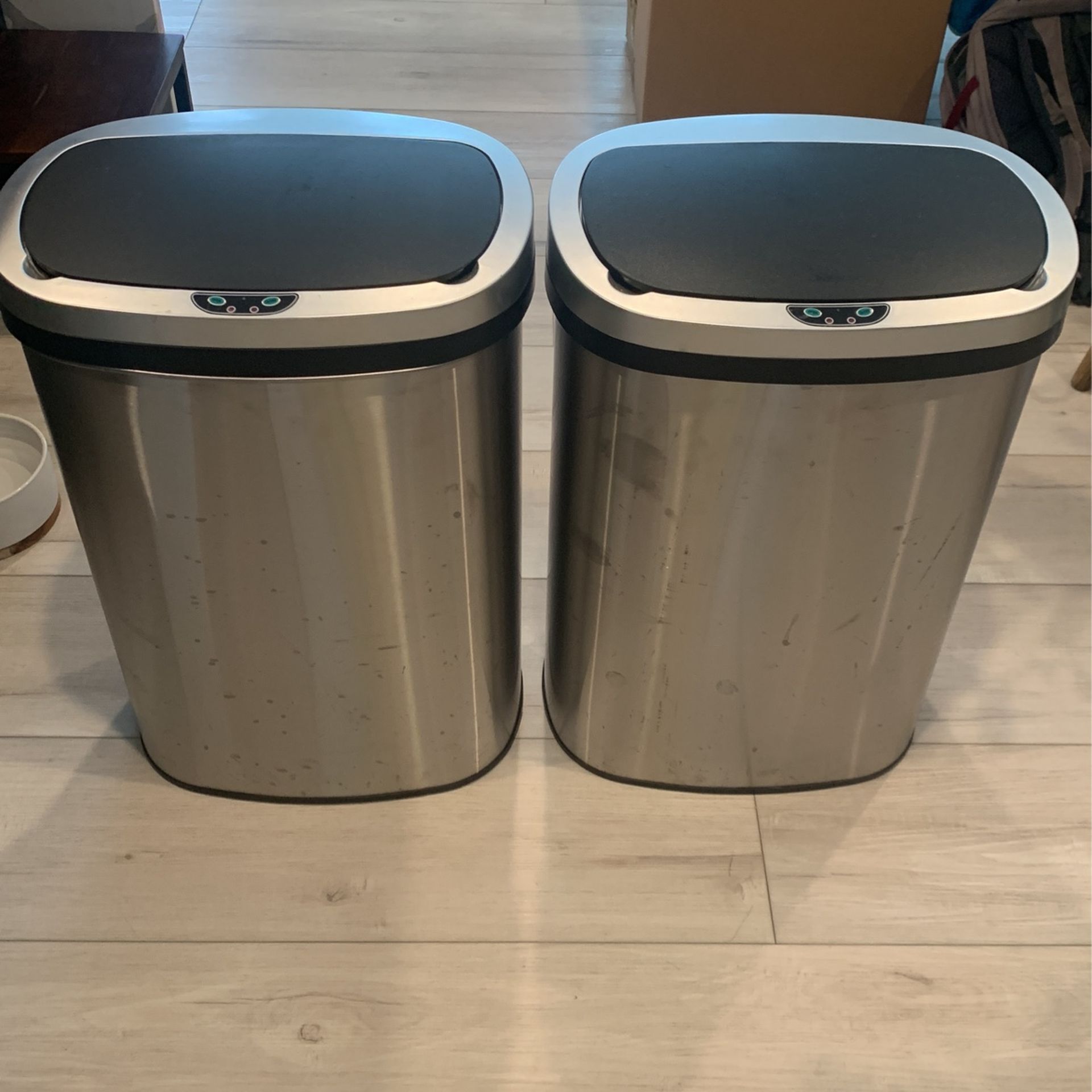 Trash Cans 