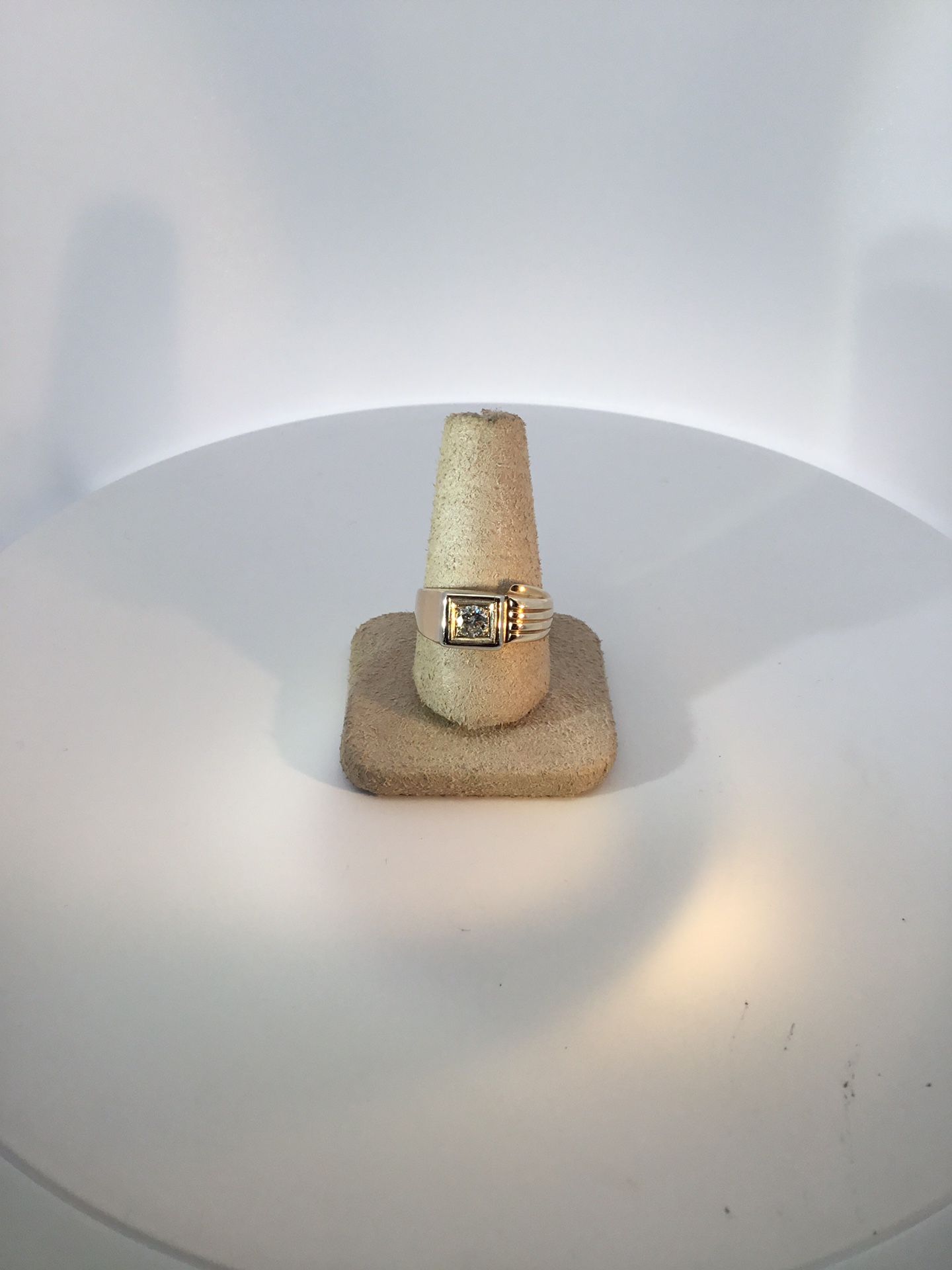 Gents Yellow 14 Karat Yellow Gold Consign Fashion Ring Size 8.75 With 0:25Tw Diamonds 