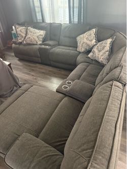 Gray sectional couch Gray sectional couch