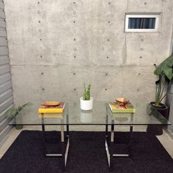 CB2 CONTEMPORARY MODERN DINING TABLE (DELIVERY AVAILABLE) 