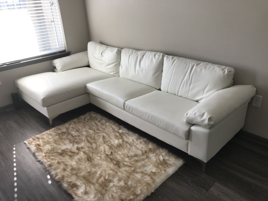 New White Leather Sectional Couch in Perfect Condition