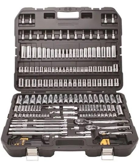 Dewalt Socket & Ratchet Kit 100+ Attachments