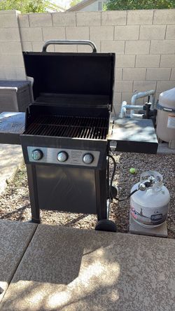 Barbecue grill and propane tank